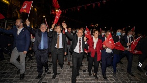Cumhuriyet'in Kenti İzmir'de Coşkulu Kutlama