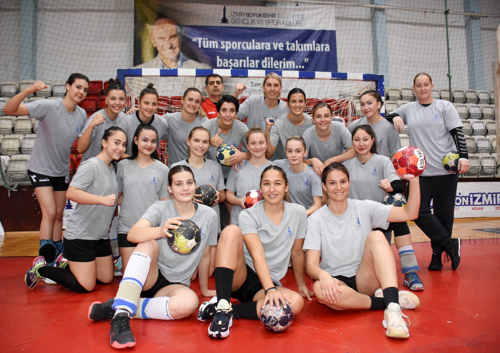 Hentbol 'un İsmi yine İzmir