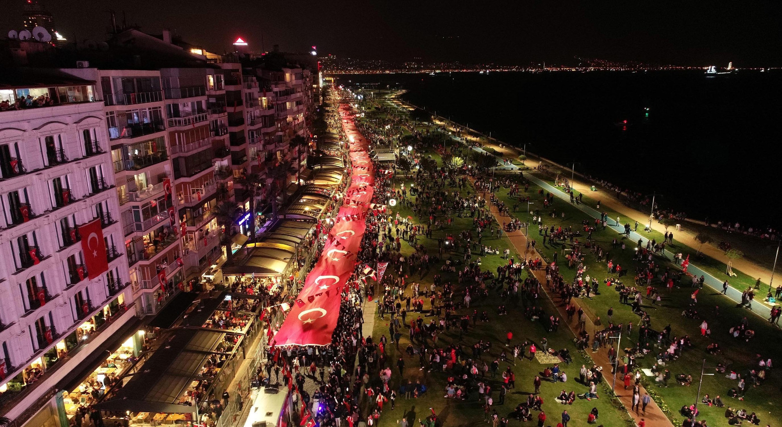 İzmir'de Cumhuriyet Bayramı Rüzgarı