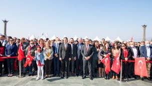 Özuslu: “Biz buradayız, Cumhuriyet'in ışığındayız”