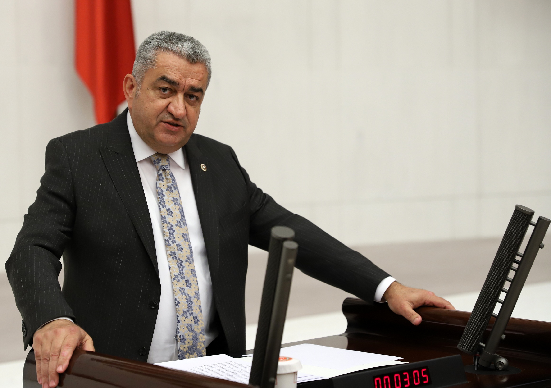 Serter: “İzmir’in üniversiteleri Saray’ın arka bahçesi gibi çalışıyor”