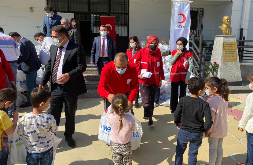 Torbalı Kaymakamlığı ve Kızılay Çocuklar için El Ele