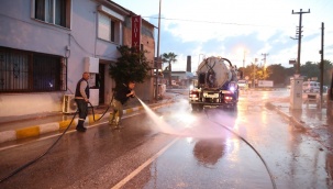 Urla'da Belediye Ekipleri Bütün Gece Yağmurla Mücadele Etti