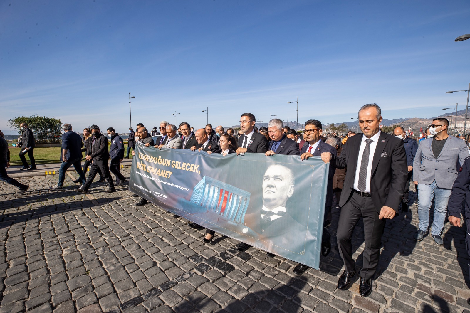 Ata'ya Saygı Yürüyüşü: "Kurduğun gelecek bize emanet”