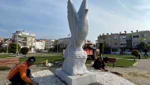 Barış Parkı'nın Simgesi Güvercin Heykeli