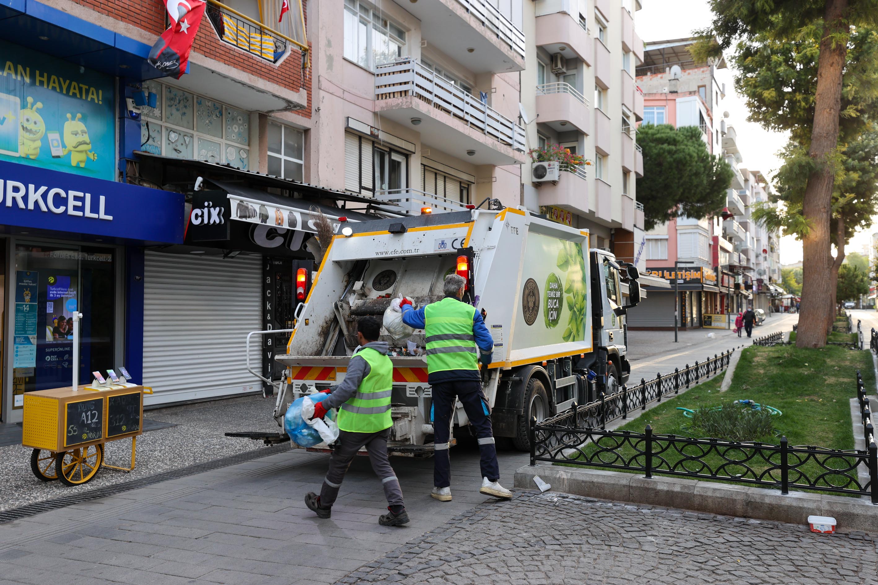 Buca Belediyesi'nden “Forbes’i seviyorsan koy poşete” Projesi