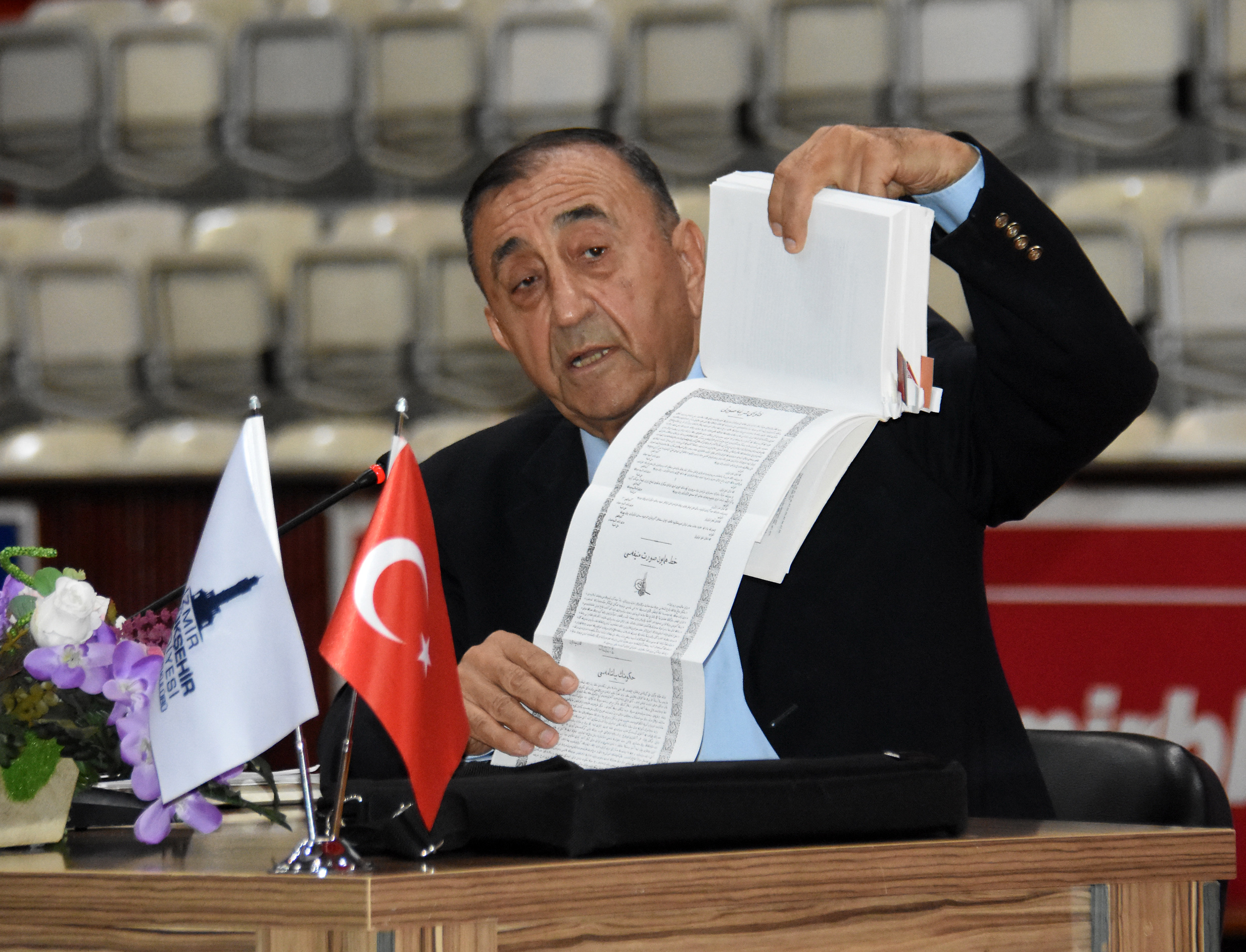 İzmir BŞB ve Ergün Aybars'tan Atatürk Konferansı