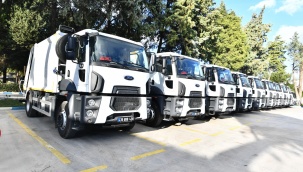 İzmir Büyükşehir Belediyesi'nden İlçelere Çöp Kamyonu Desteği