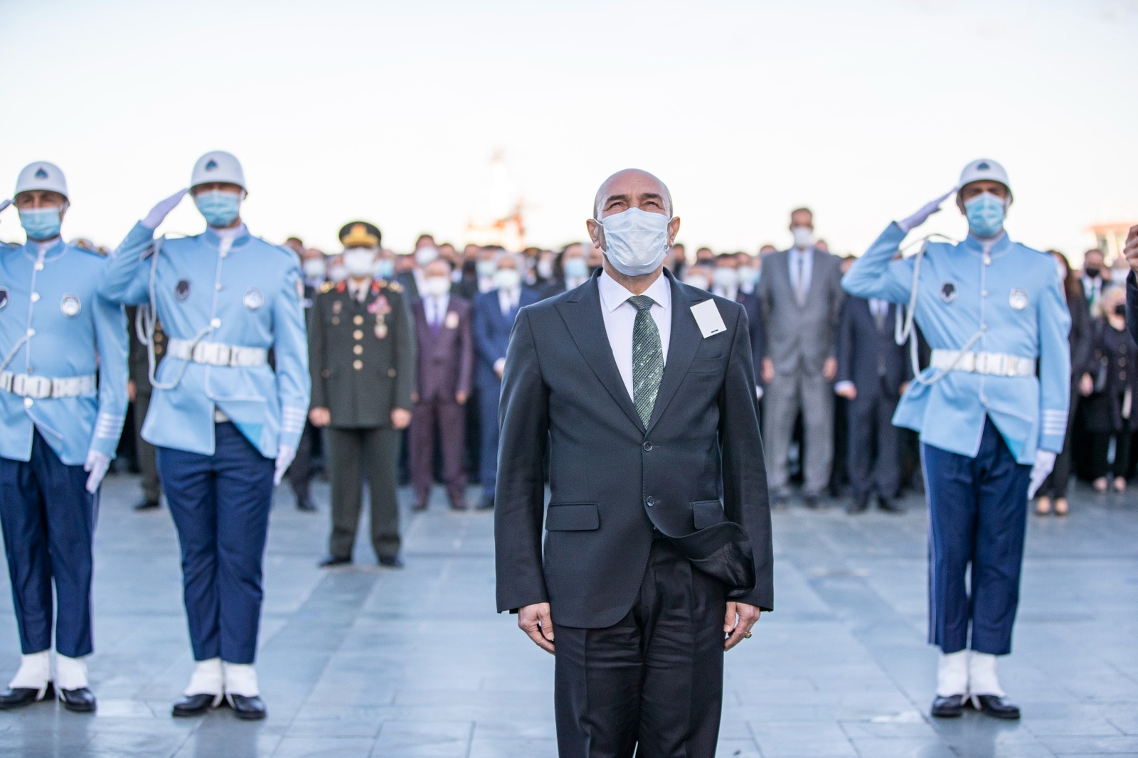 İzmir'de Hayat Ata'ya Saygı İçin Durdu!