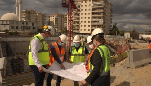 İzmir Demir Ağlarla Örülmeye Devam Ediyor !