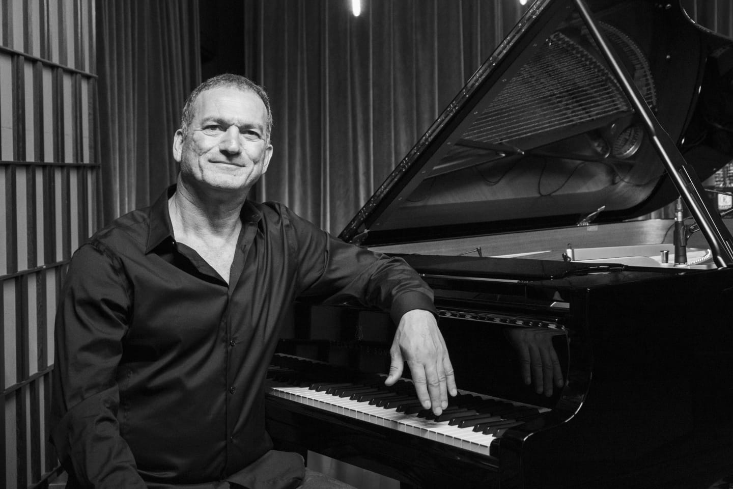 Kerem Görsev'den İzmirlilere Müzik Ziyafeti