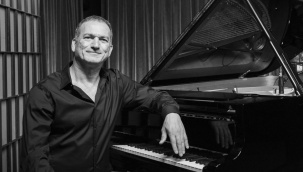 Kerem Görsev'den İzmirlilere Müzik Ziyafeti