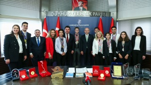 Kılıçdaroğlu Kızılçullu Bilim ve Sanat Merkezi'nin Öğrencileriyle Buluştu