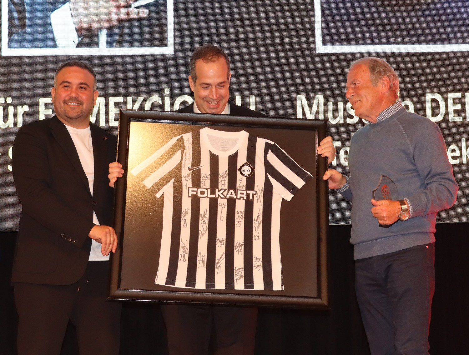 Türk Koleji'nden Ekmekçioğlu ve Denizli'ye Ödül