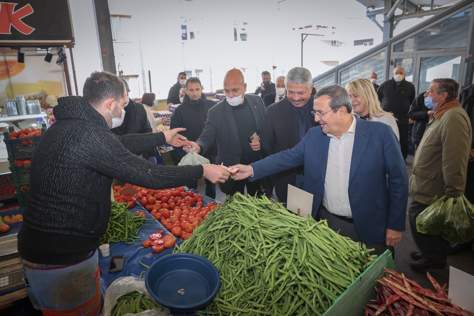 Başkan Batur Vatandaşın Ve Esnafın Derdini Dinledi