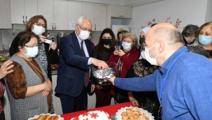 Başkan Selvitopu Semt Merkezi Kursiyerlerinin Yeni Yılını Kutladı