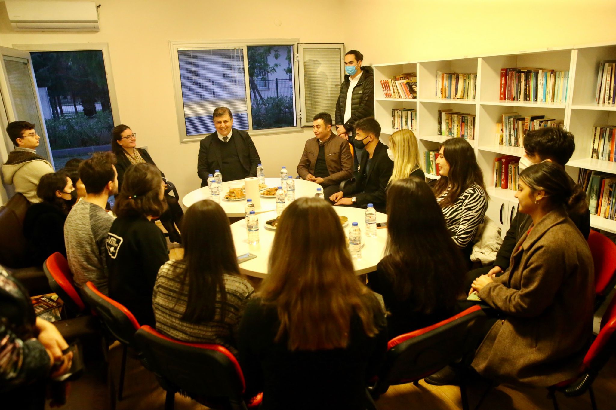 Başkan Tugay, Duyarlı Gençlerle Buluştu