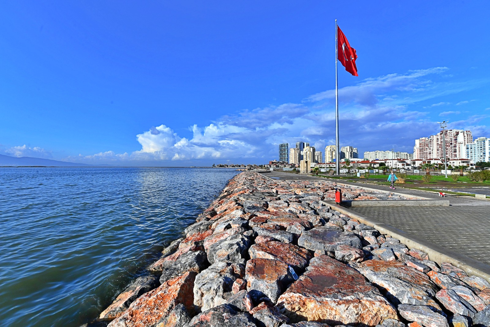 Büyükşehir’in 37 Milyonluk Projesiyle Mavişehir'de Su Taşkını Yaşanmadı