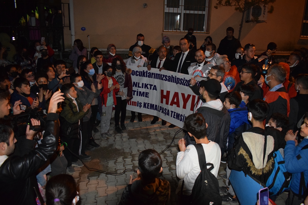 Eğitim İş Kemalpaşa&#039;da Seslendi: Karanlıkta Eğitime Hayır!