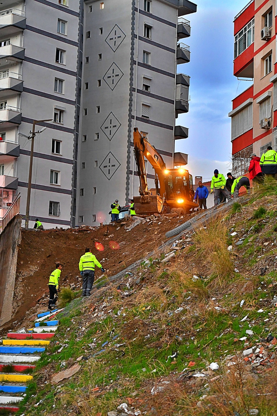 İzmir Büyükşehir Belediyesi Ekipleri Seferber Oldu