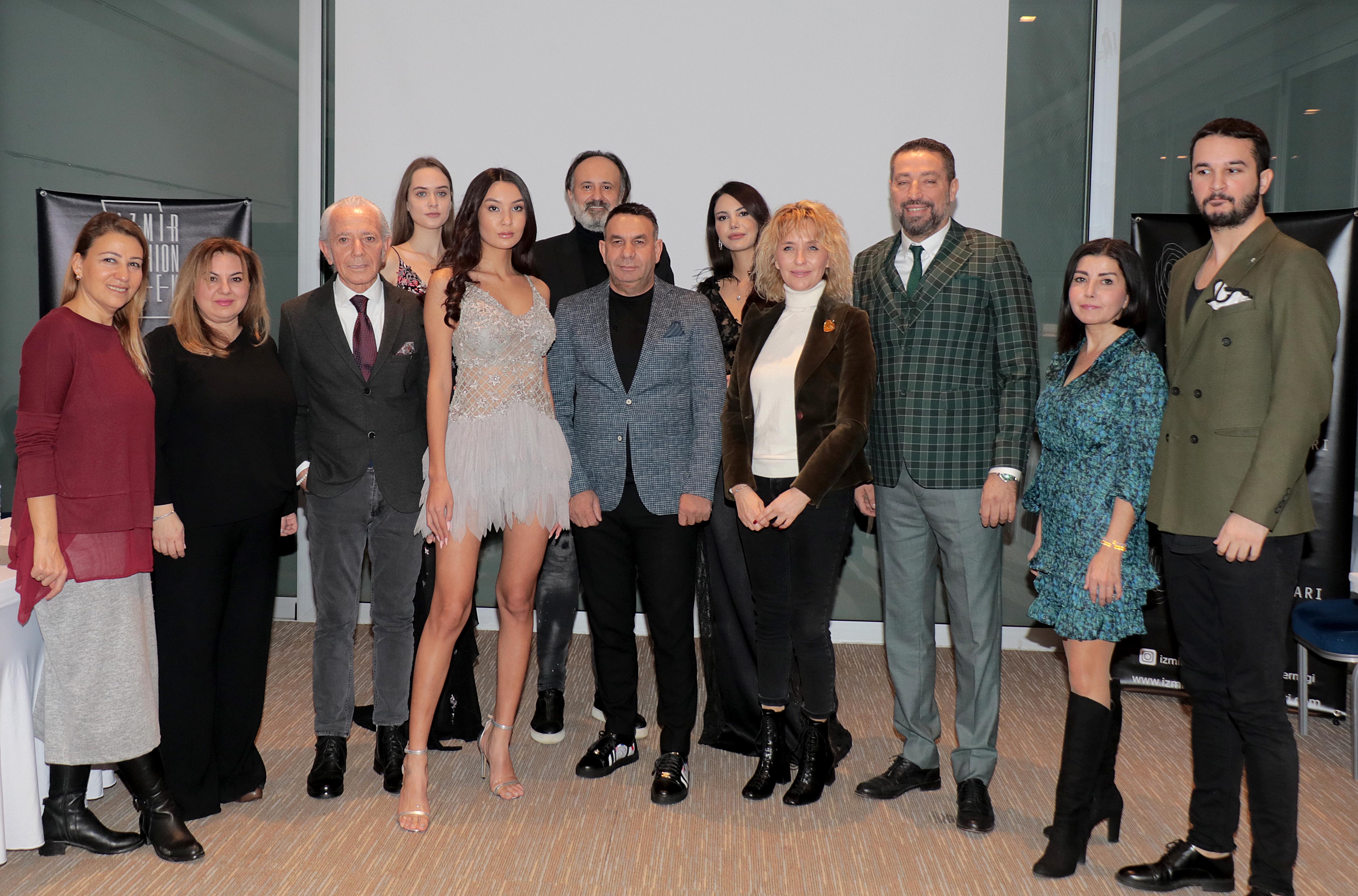 İzmir'de Moda Rüzgarı Esecek