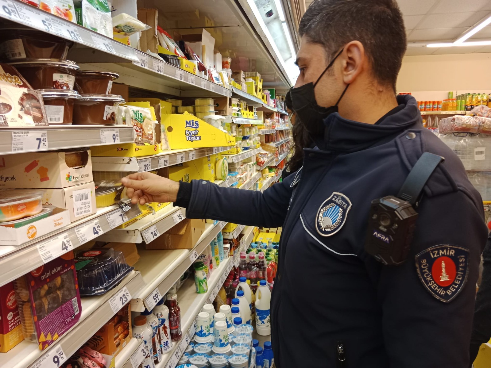 İzmir'de Zabıta Ekipleri Denetimleri Sıklaştırdı