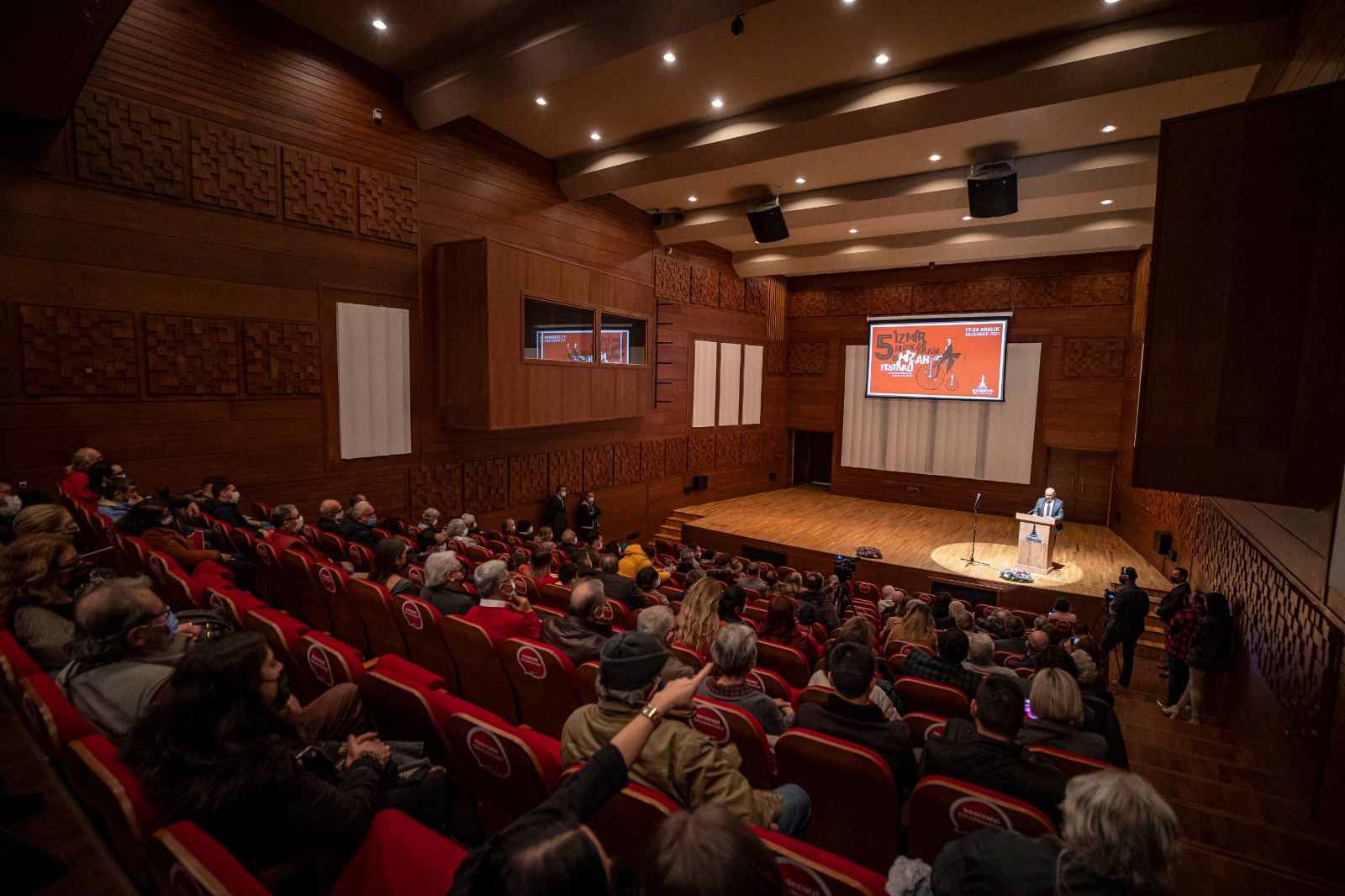 İzmir Uluslararası Mizah Festivali Başladı