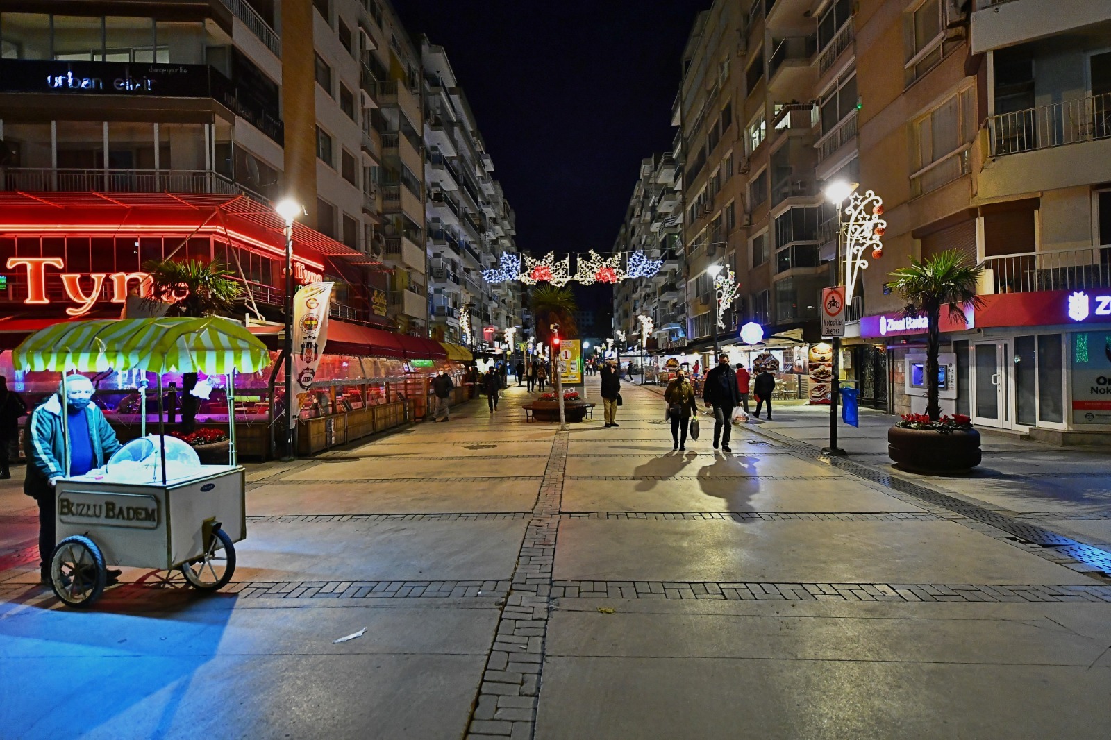 İzmir Yeni Yıla Işıl Işıl Giriyor