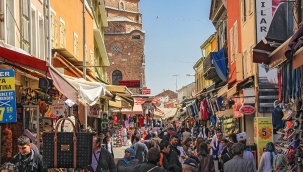 Kemeraltı’nda Tarihle Lezzet Arasında Kaybolmak