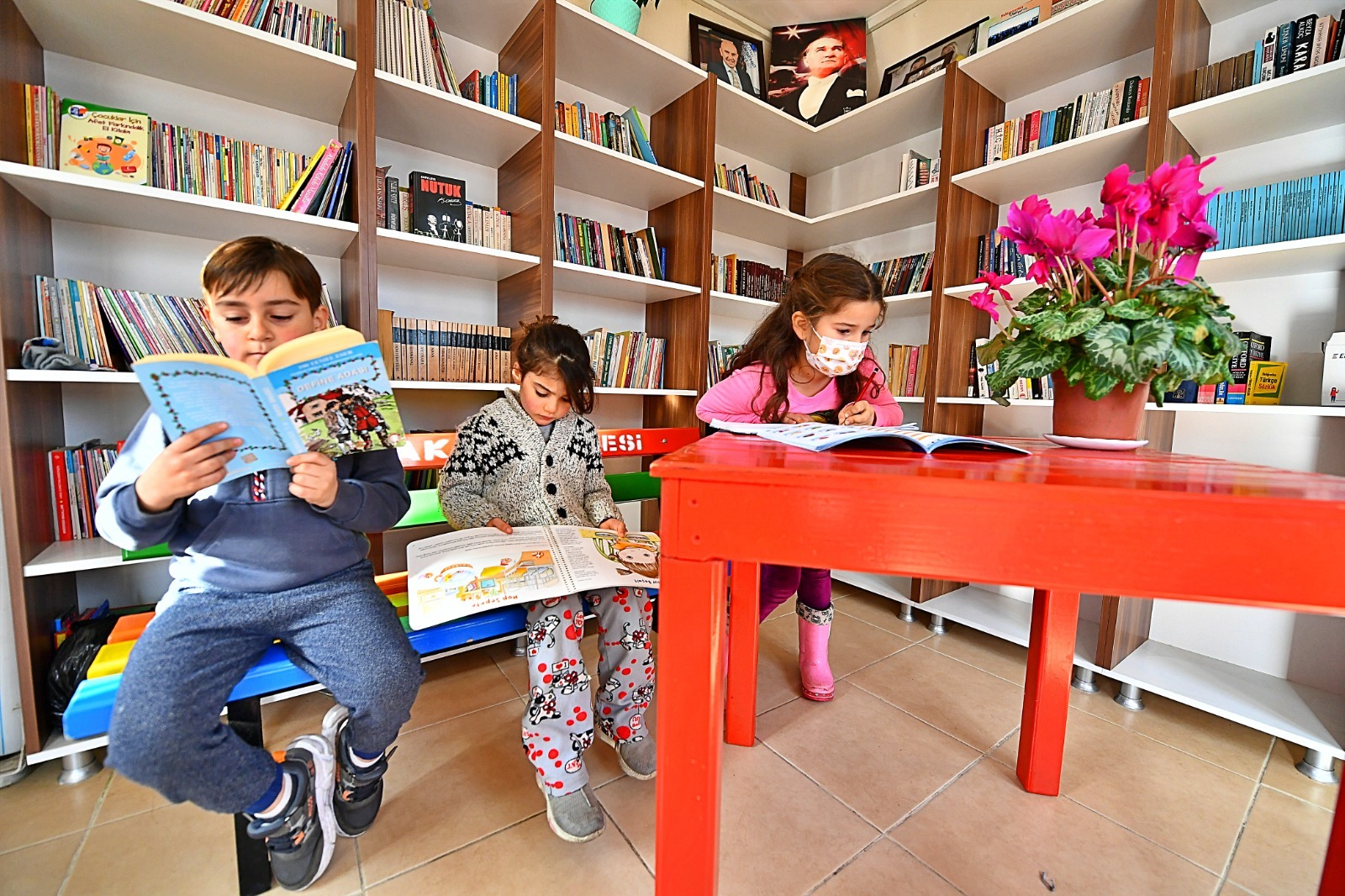 Muhtarlık Ofisleri Mini Kütüphaneye Dönüştürüldü