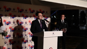 Türkiye ve Kore'nin Kardeşlik Hikayesi İzmir Saat Kulesine Yansıtıldı!