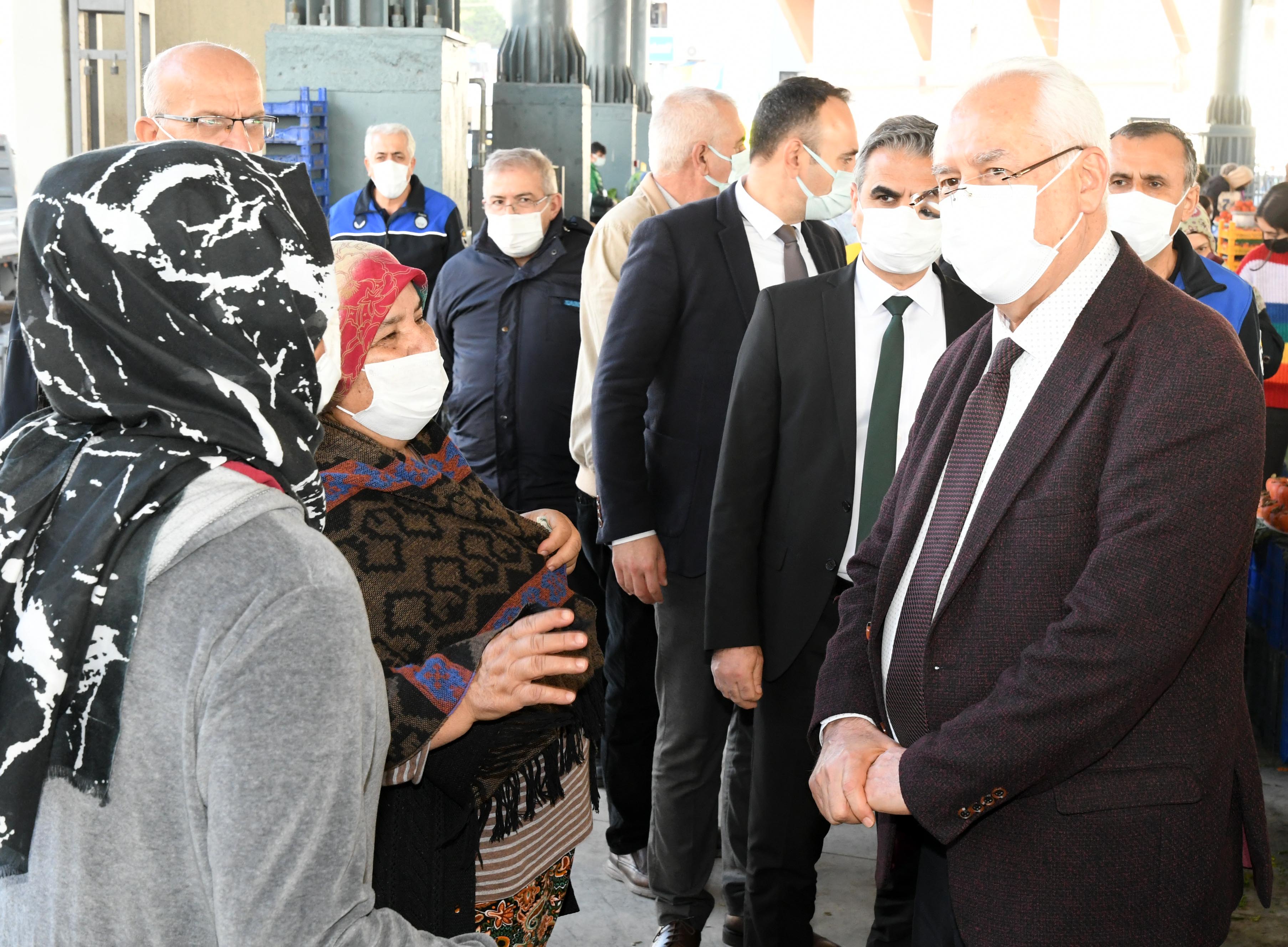 Başkan Selvitopu Pazarcı Esnafını Unutmadı