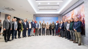 Başkan Soyer’den Yeni Yılın İlk Ziyareti CHP İl Başkanlığı’na