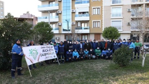 Buca’nın Emekçileri Soğuk Havaya Rağmen Kenti Köşe Bucak Temizliyor