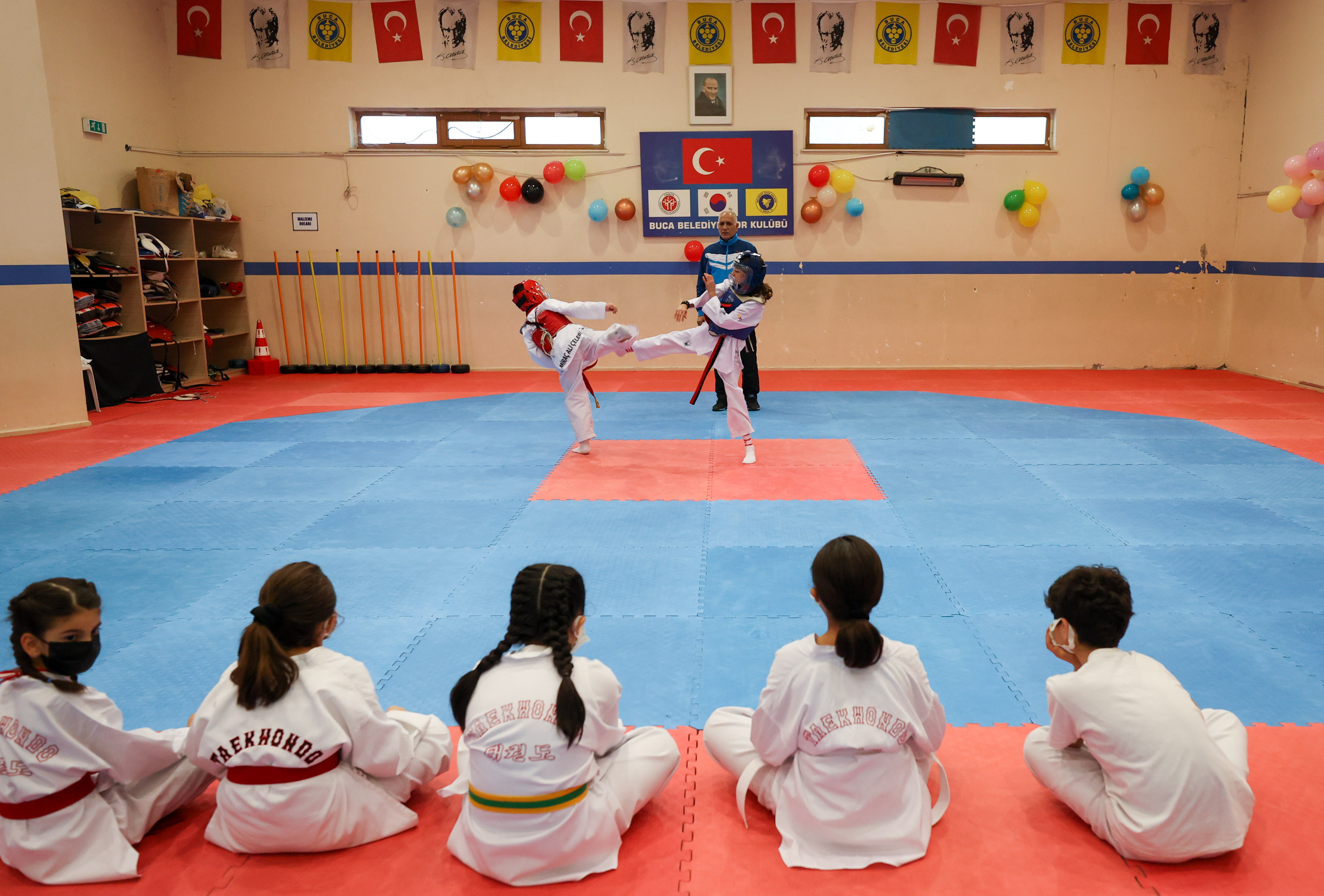 Bucalı Madalya Avcıları