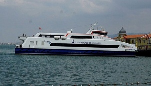 İzmir'de Vapur Seferleri İptal Edildi