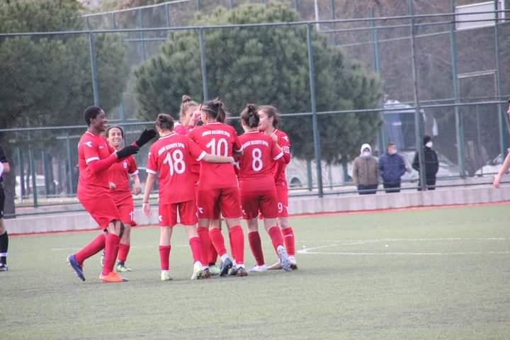 Konak Belediyesi Kadın Futbol Takımı Sivasspor’u 2-0 Mağlup Etti
