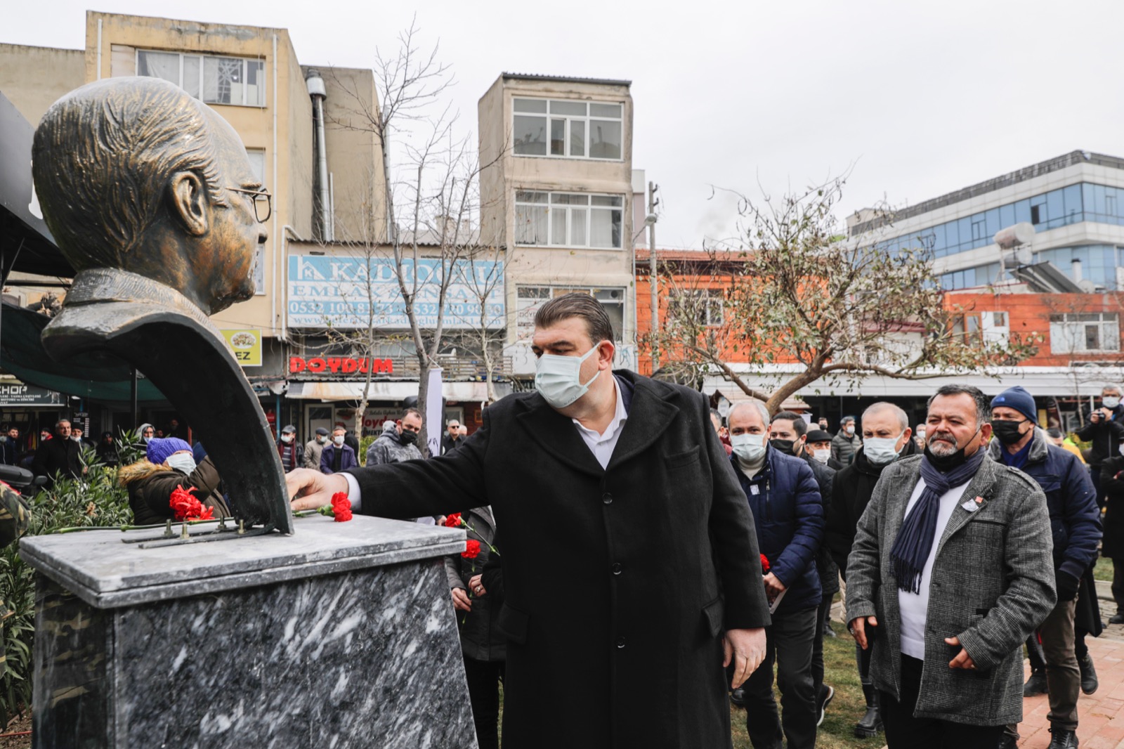 Seferihisar’da Uğur Mumcu Büstü Açılışı Gerçekleşti
