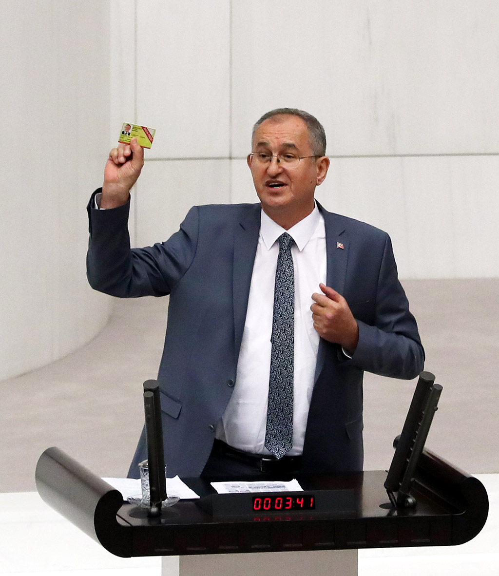 Sertel: &quot;Yasaklar, işsizlik zirvede, özgürlükler dipte&quot;