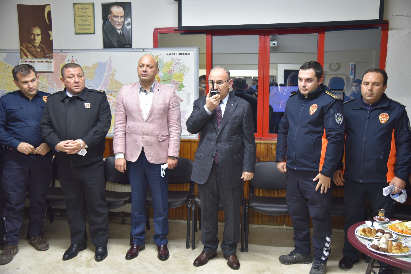 Vali Karadeniz'den Yeni Yıl Öncesi İtfaiyeye Ziyaret