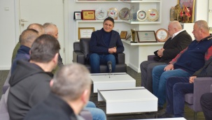 Aliağa Esnaf Odası Yönetiminden Başkan Serkan Acar’a Ziyaret