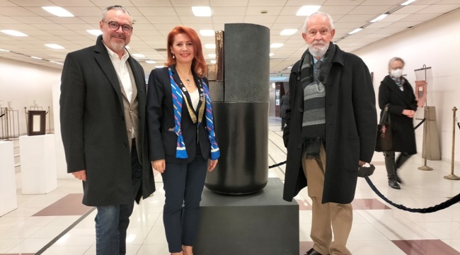 Karşıyaka Rotary’nin Meslek Üstün Hizmet Ödülü Dünyaca Ünlü Seramik Sanatçısı Tüzüm Kızılcan’a…