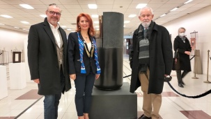 Karşıyaka Rotary’nin Meslek Üstün Hizmet Ödülü Dünyaca Ünlü Seramik Sanatçısı Tüzüm Kızılcan’a…