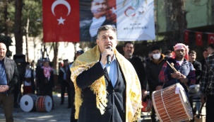 Kınık'ta 32'nci Geleneksel Deve Gösterisi Festivaline Yoğun İlgi