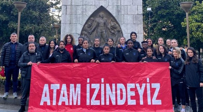 Konak Belediyespor Oyuncuları Galibiyet Sonrası Ata'sına Koştu