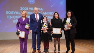 Rektör Budak'tan Egeli Bilim Kadınlarına Teşekkür Plaketi