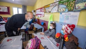 Soyer’den Menemen Çukurköy İlkokulu’na ziyaret