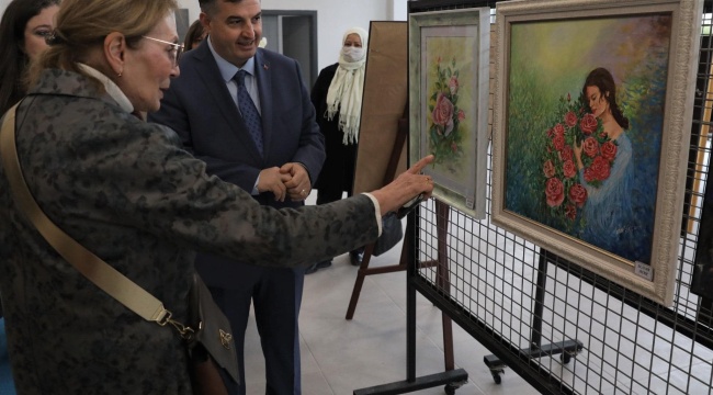 Kadının Sanata Yansıması Konulu Uluslararası Karma Sergi Kınık'ta Sanatseverlerle Buluştu