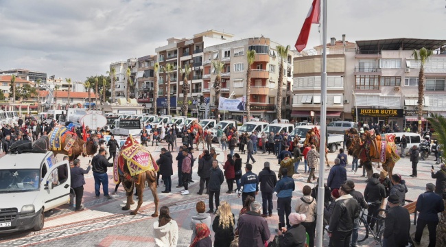 Menemen'de Deve Gösterisi Heyecanı