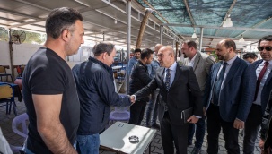 Başkan Soyer Bergama'da Dükkanları Yıkılan Esnafı Ziyaret Etti